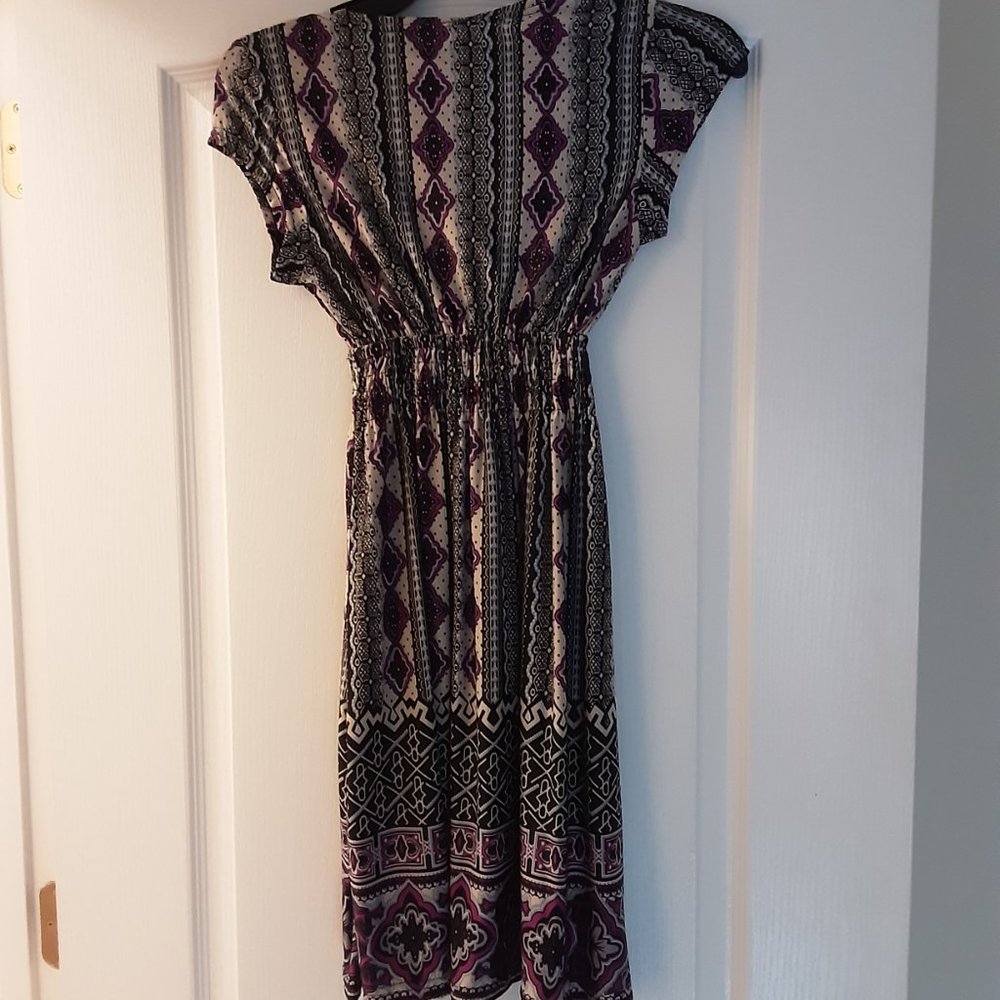 Chic Pattern Dress - Picture 2 of 3